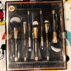 Magic Magnet 7 Piece Brush Set With Stand