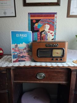 1942 Vintage Philco Tube Radio Wooden Cabinet