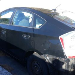Parting Out 2010 And 2012 Toyota Prius