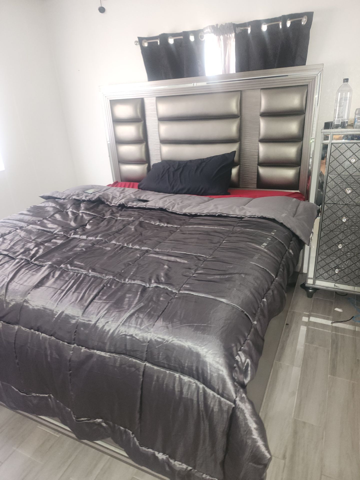 King size bedroom set MUST SELL!