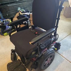 Like New Quantum Edge Power Wheelchair