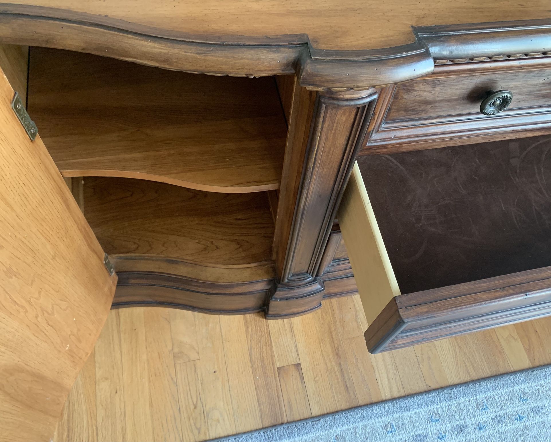 Solid Wood Buffetsideboard ( Universal Furniture) for Sale in