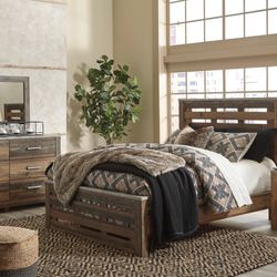 Stunning Luxury Wood Bedroom Set