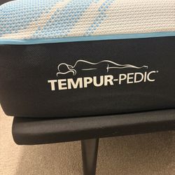 Tempur-pedic Luxe Breeze King Size Mattress