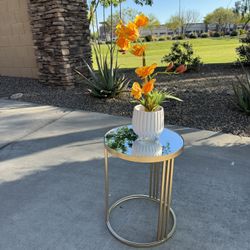 Beautiful Cute Table In Excellent Condition For Decorating 