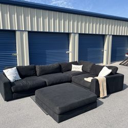 Cindy Crawford Black Sectional Couch Retail: $3,000 Free Delivery & Installment