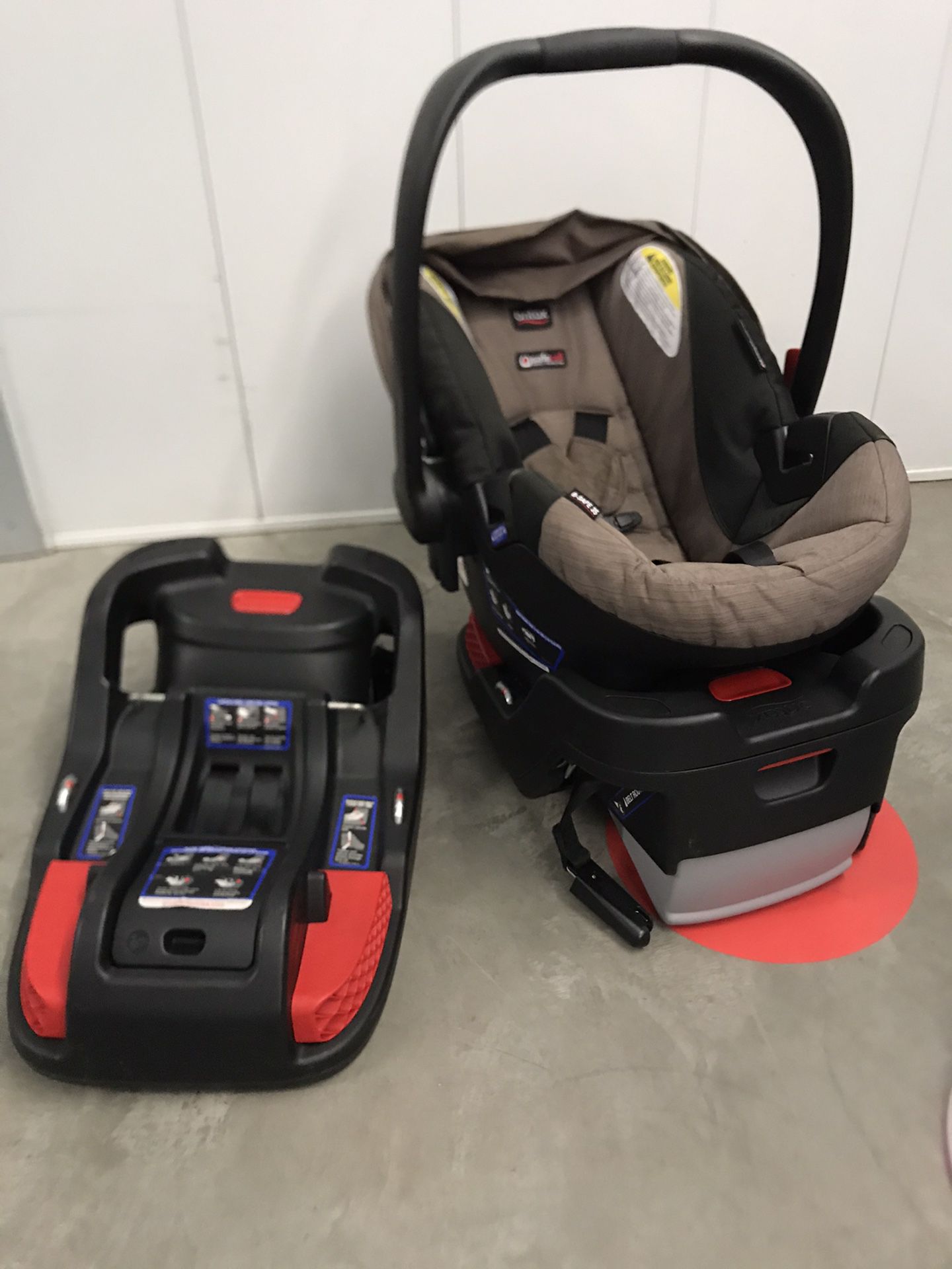 Newborn/toddler “Britax” car seat