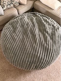 Oversized round bean bag