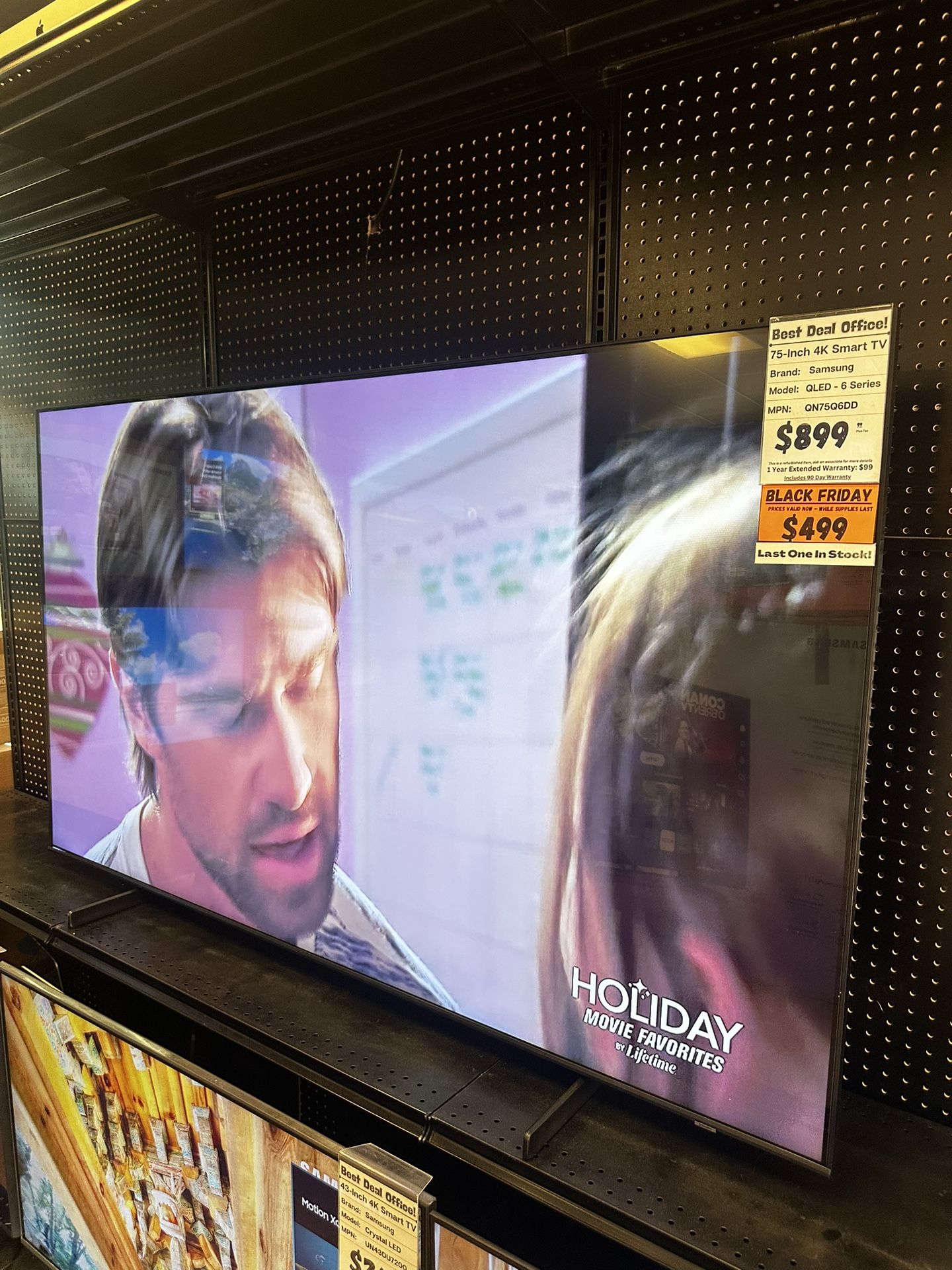 LAST IN STOCK 75β Samsung QLED 6-Series β Premium Color Punch