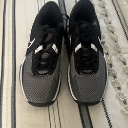 Men’s Tennis Shoe