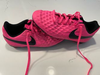 Youth soccer cleats