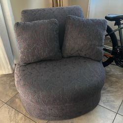 🪑✨ Round Upholstered Ottoman with Matching Pillows ✨🪑 📍 Pickup Location: S. Durango & 215 (near IKEA) 💰 $40 — Excellent, Clean Condition  Stylish 