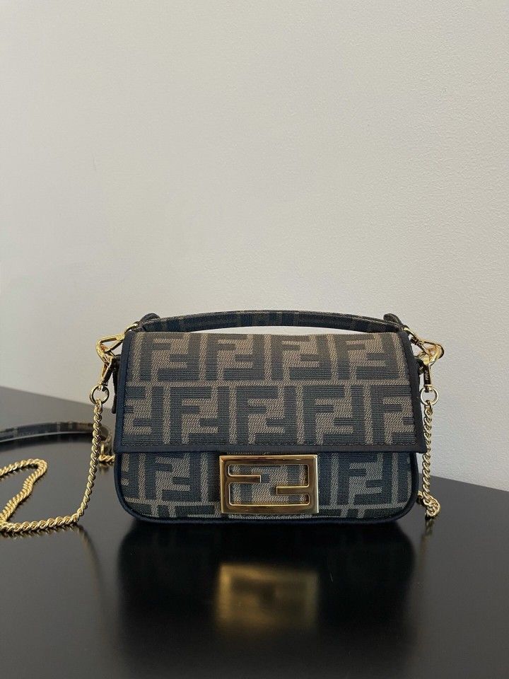𝐅𝐅 𝐅𝐞𝐧𝐝𝐢 Logo Brown Canvas Zucca Mini Baguette Shoulder Bag