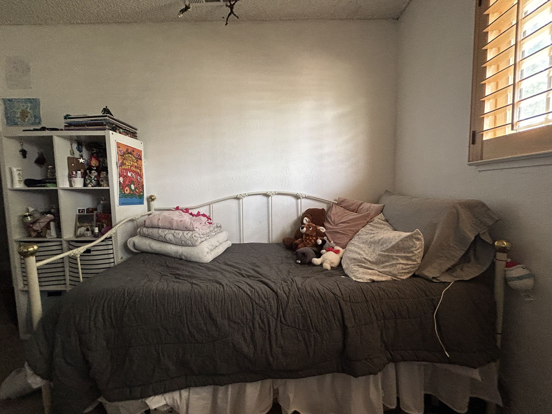 Bed Frame! !!!!!ACCEPTING OFFERS!!!!