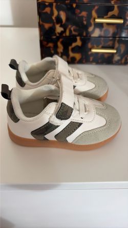Infant size 5 camo shoes