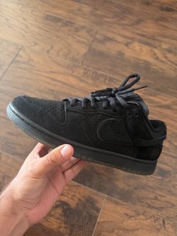 Undefeated Dunk Triple Black Sz 8.5