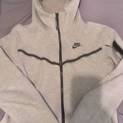 Grey Small Men’s Nike Tech!
