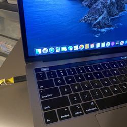 2019 MacBook Pro i5 16gb Touchbar
