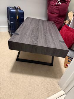 Coffee table - great condition. Only owner - just got a new one