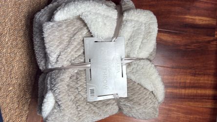 Ulta Sherpa Throw Blanket