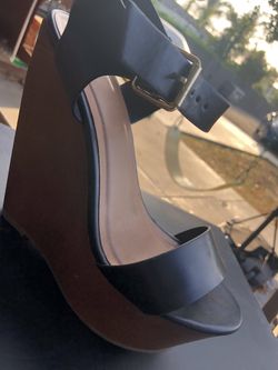 Black wedges
