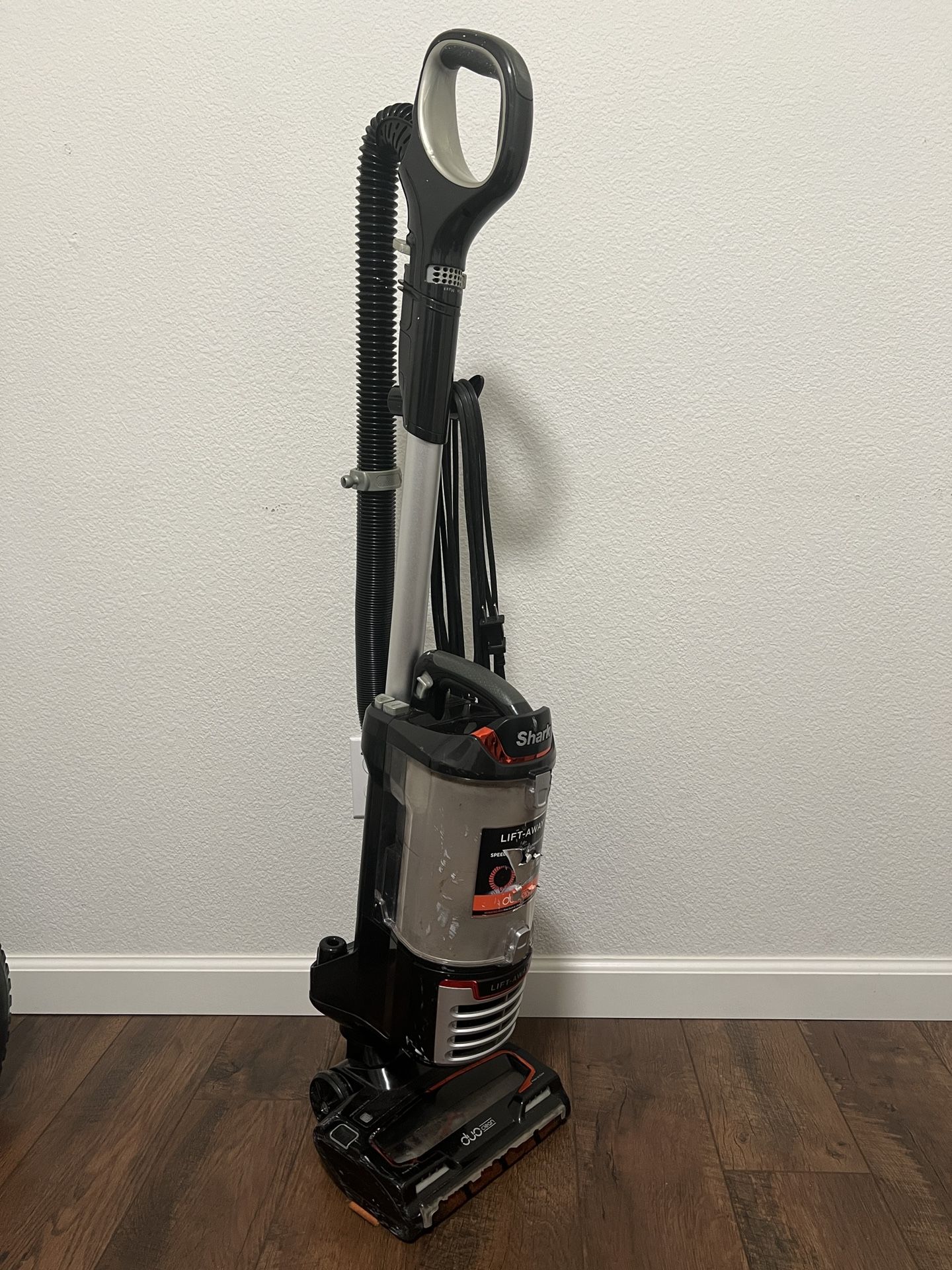 Shark DuoClean Lift-Away Speed Upright Vacuum NV770