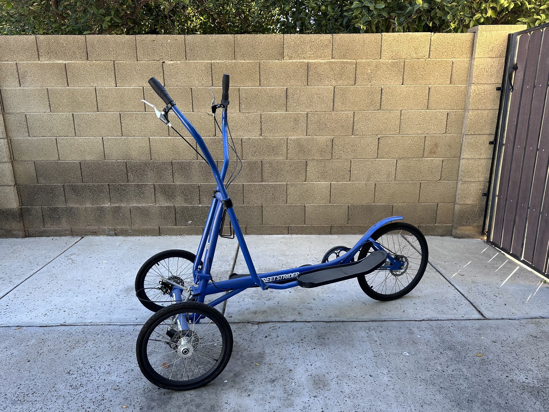 Street Strider 7i Elliptical Bike With Stand