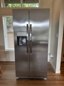 Frigidaire 22.3-cu ft Standard-Depth 33-in Wide Side-by-Side Refrigerator with Ice Maker ( Stainless Steel ) ENERGY STAR Certified