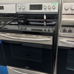 New Scratch And Dent Frigidaire Gallery 5 Burner Glass Top Stainless Steel Range. 1 Year Warranty 