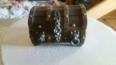 Beautiful 7"× 3" wood and metal vintage jewelry, coin, or key storage chest.