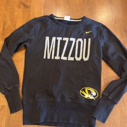 Women’s Nike MU Mizzou sweatshirt, size medium shipping available