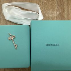 NEW Tiffany Co 18K Rose Gold Diamonds Fleur de Lis Key Pendent 