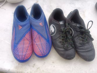 Boys soccer cleats shoes size 2