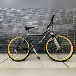 Cannondale F400 26" 21-Speed Hybrid Mountain Bike / 16” Aluminum Frame / Brand New Pedals/ Shimano Equipped / Suspension / Twist Shift / Ready to Ride
