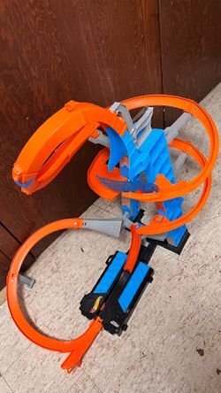 Hot wheels track