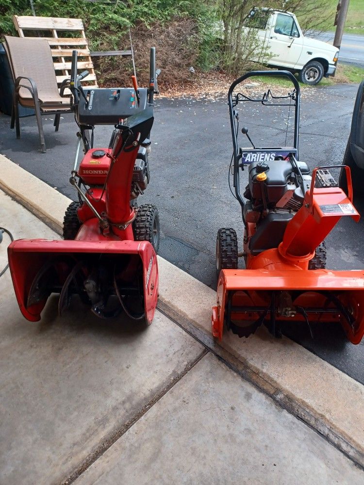2 SNOWBLOWERS