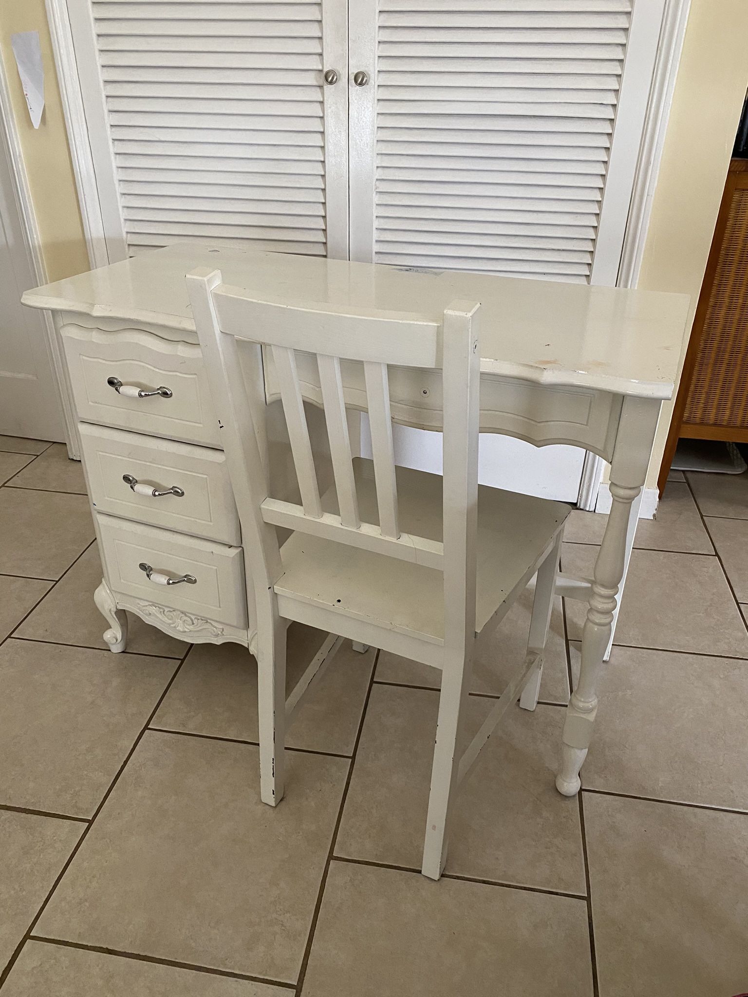 Child’s Desk, Off-white