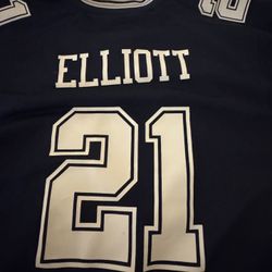 Dallas Cowboys Zeke Elliot jersey.  boys large. $20