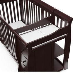 Delta Crib With Changing Table And Drawers