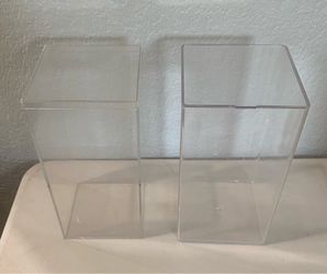 15. Clear plastic containers for Beanie Babies.