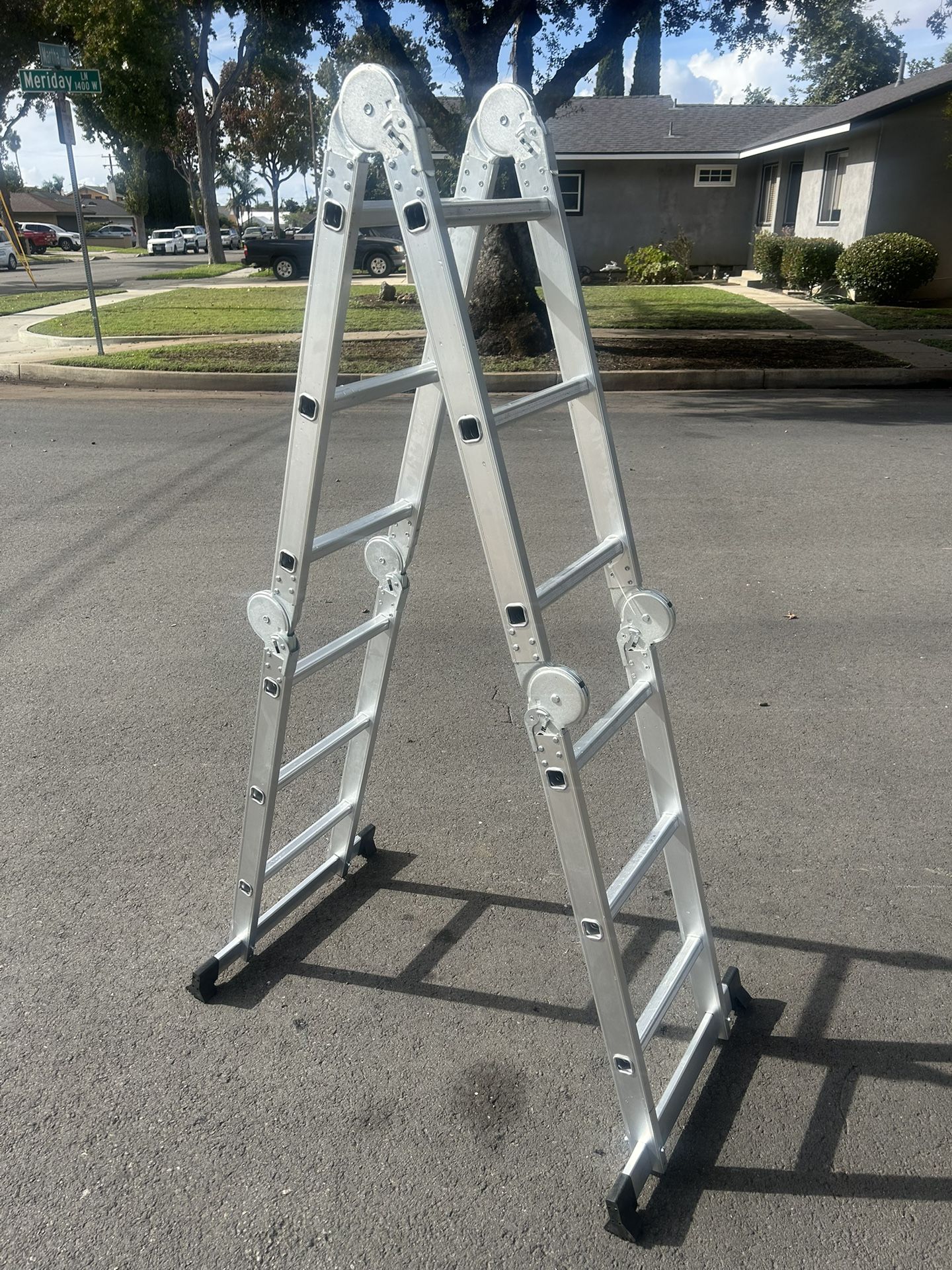 Brand New 12ft Heavy Duty Ladder For $90