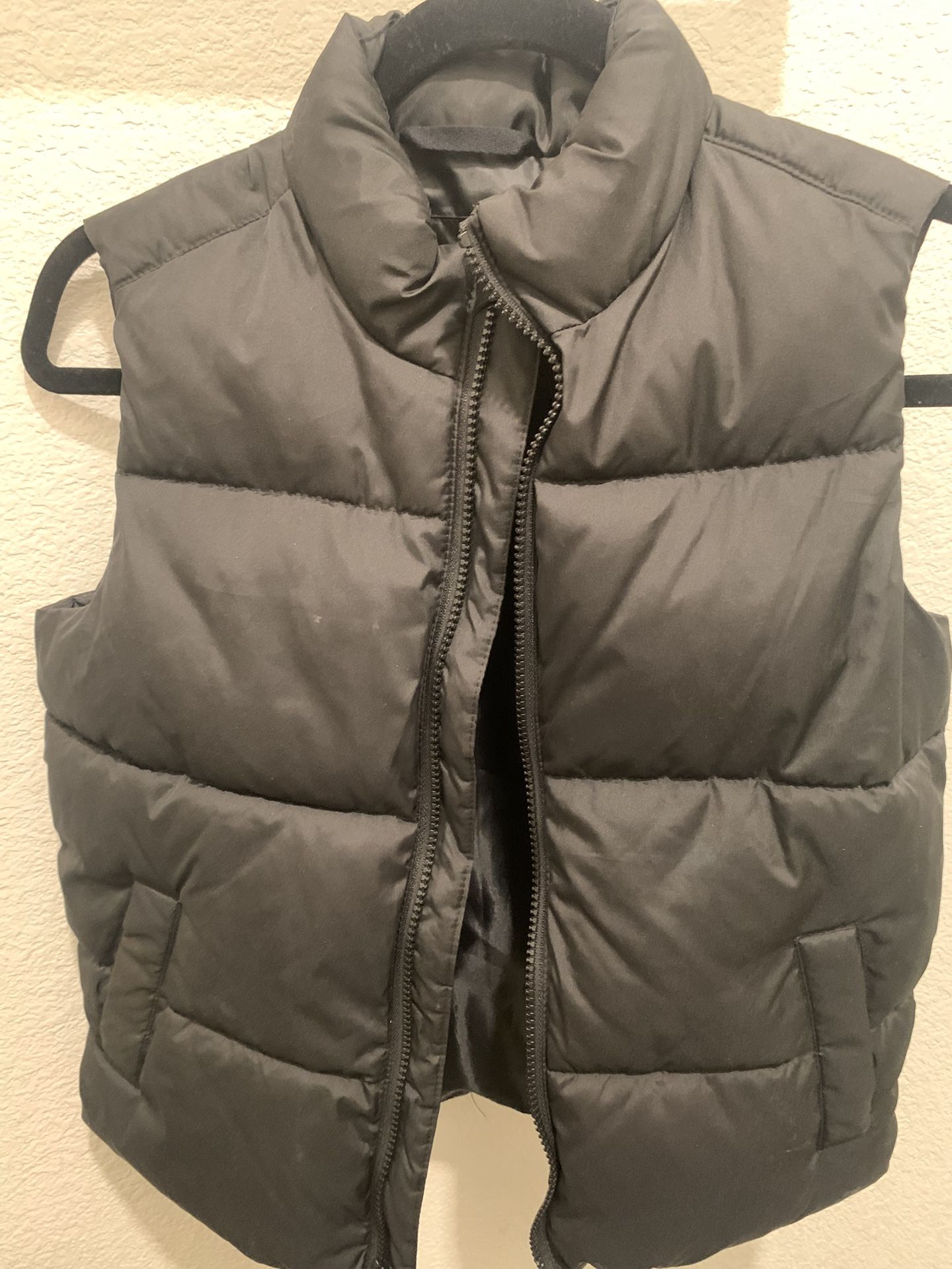 Old Navy Youth Girls Boys Kids Puffer Vest Jacket in size M