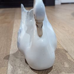 Tengra Porcelain Swan