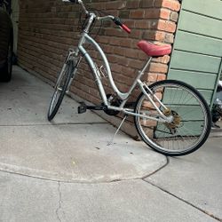 Electric townie women’s bike
