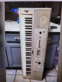 Yamaha Keyboard YPG-235