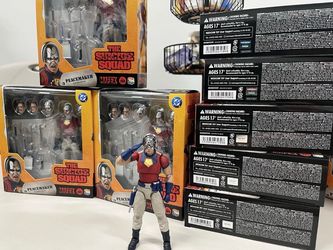 READ DESCRIPTION mafex peacemaker