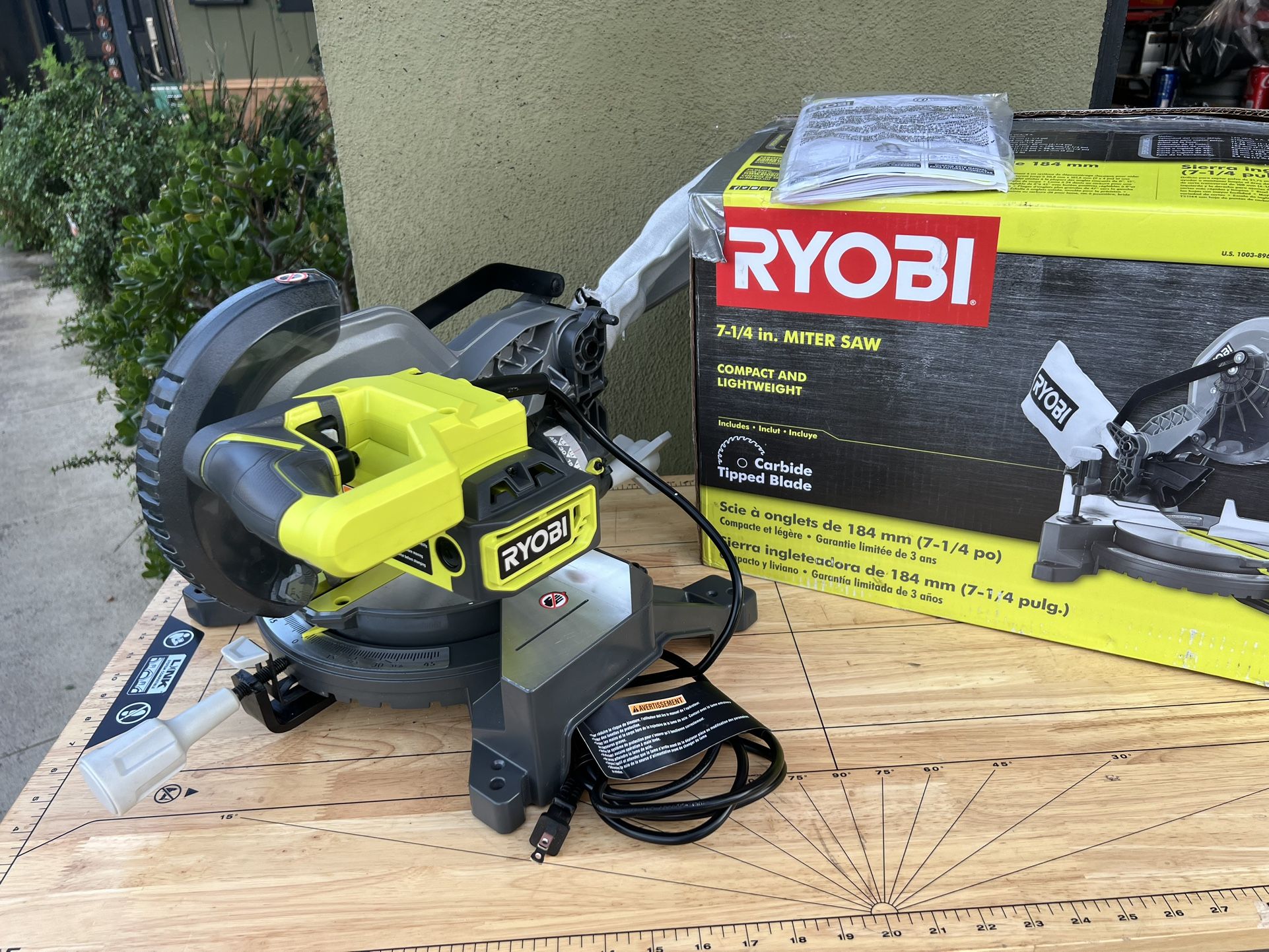 RYOBI 9 Amp Corded 7-1/4 in. Compound Miter Saw