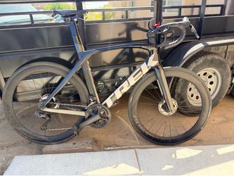 Trek Madone SL7 carbon Fiber Size 58 Shimano Ultegra