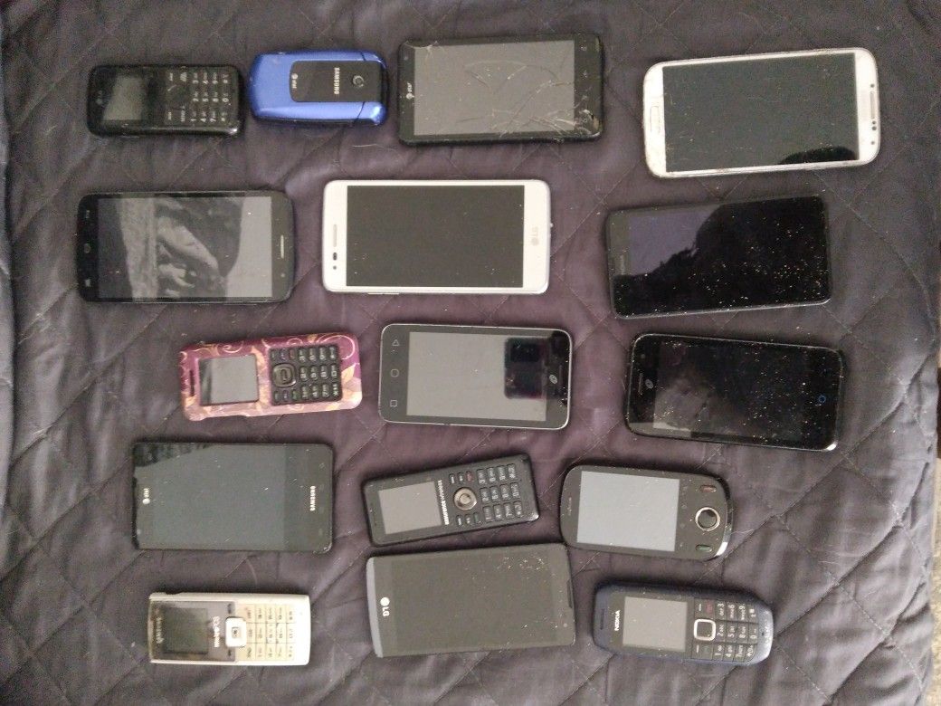 If You're A Phone Collector I Have The Phones For You
