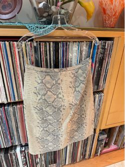 TERRY LEWIS CLASSIC LUXURIES. 12, Snake-embossed, lined Sand/Gray LEATHER SKIRT
